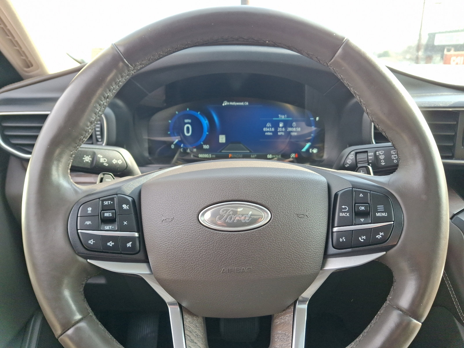 Used 2020 Ford Explorer Platinum w/ Premium Technology Package image 21
