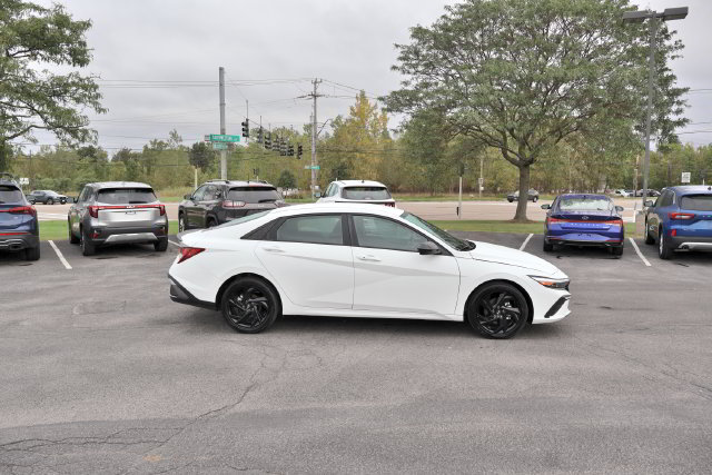 Used 2026 Hyundai Elantra Sport FWD image 8