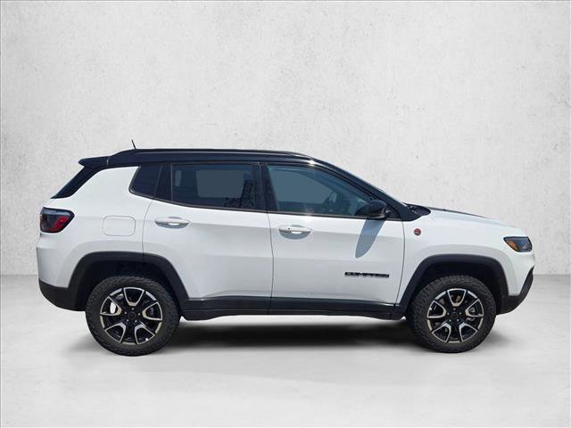 Used 2026 Jeep Compass Trailhawk AWD/4WD image 4