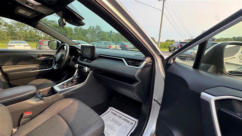 Used 2022 Toyota RAV4 SE w/ SE Grade Weather Package AWD/4WD image 39