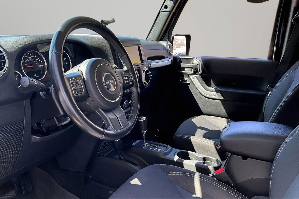 Used 2016 Jeep Wrangler Unlimited Sahara w/ Dual Top Group AWD/4WD image 13