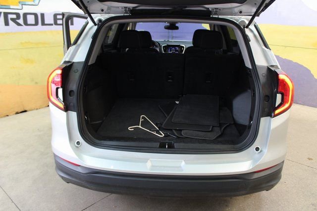 Used 2022 GMC Terrain SLE image 11