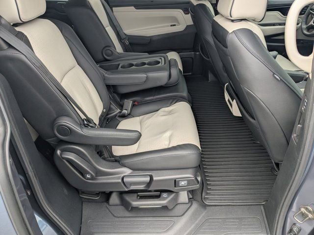 Used 2025 Honda Odyssey Elite image 14