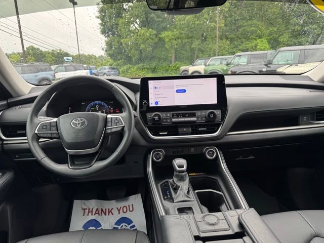 Used 2024 Toyota Grand Highlander AWD image 19