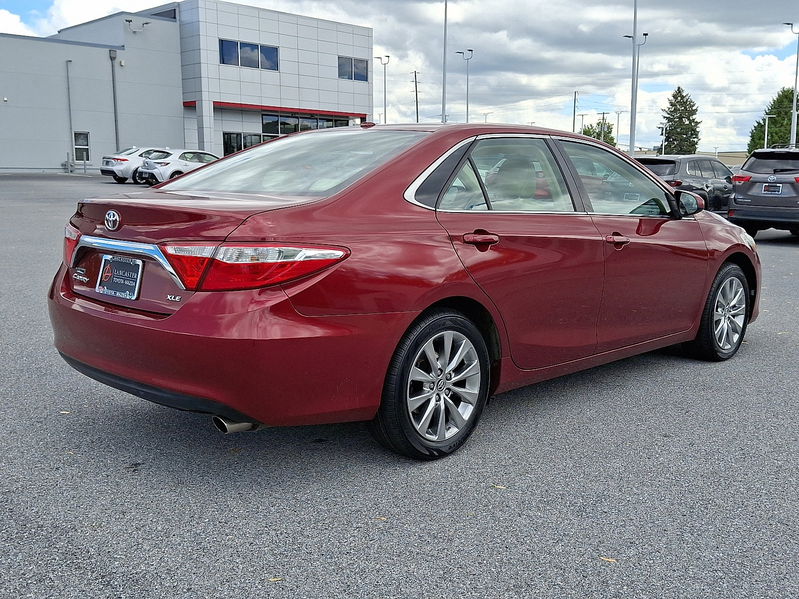Used 2015 Toyota Camry XLE w/ Moonroof Package FWD image 7