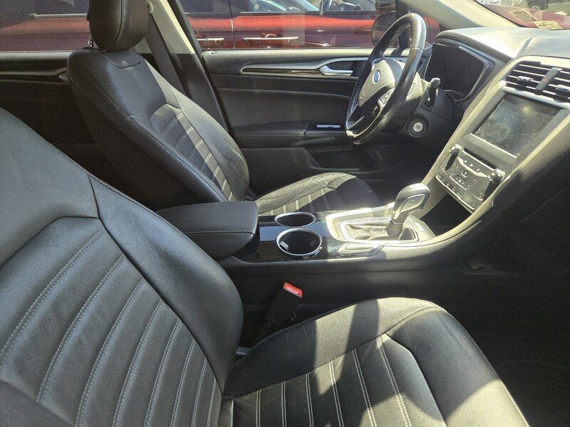 Used 2013 Ford Fusion SE FWD image 3