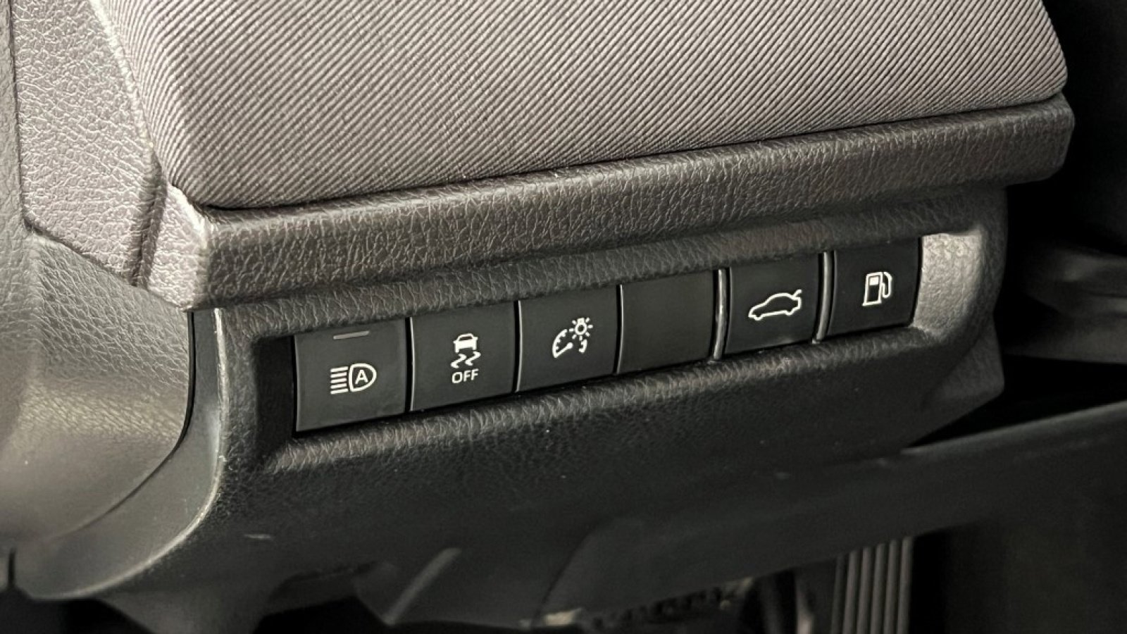 Used 2025 Toyota Camry LE image 17