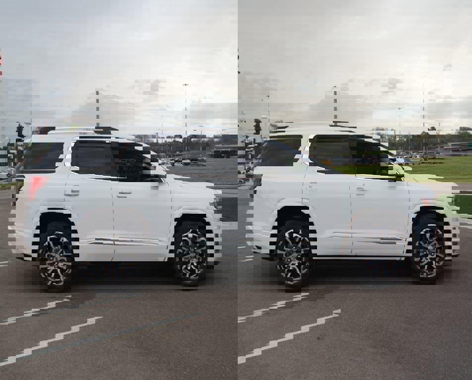 Used 2021 GMC Acadia Denali w/ Denali Technology Package image 22