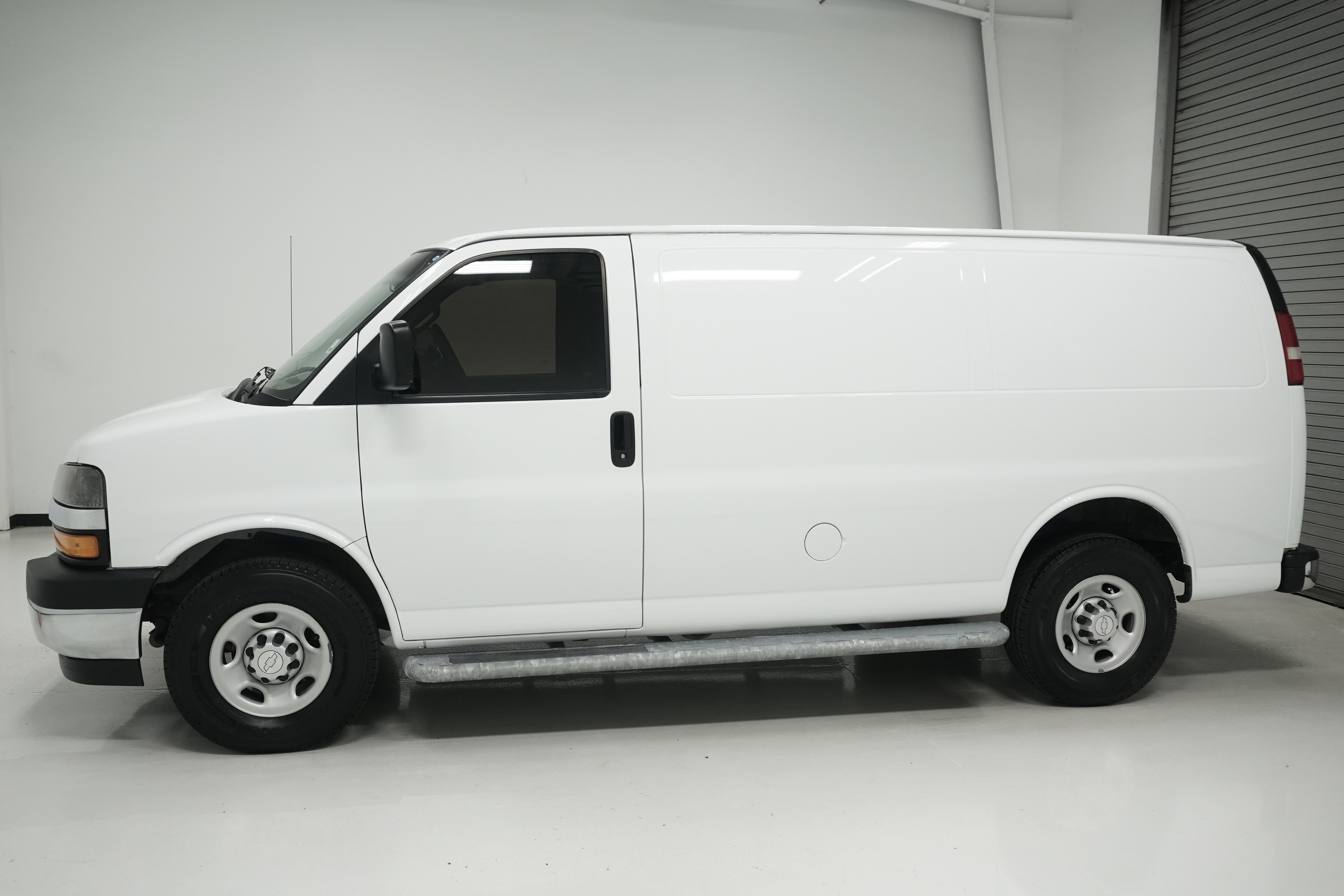Used 2018 Chevrolet Express 2500 w/ Driver Convenience Package image 5