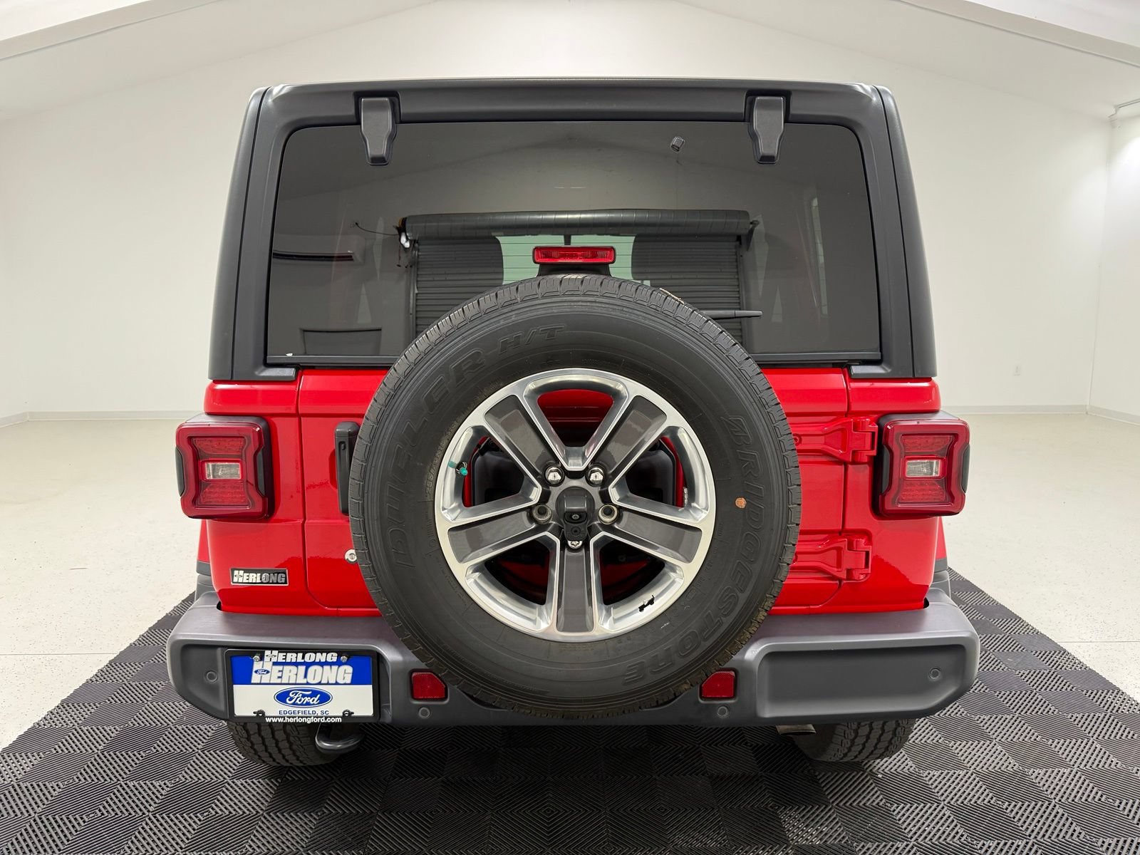 Used 2018 Jeep Wrangler Unlimited Sahara AWD/4WD image 6