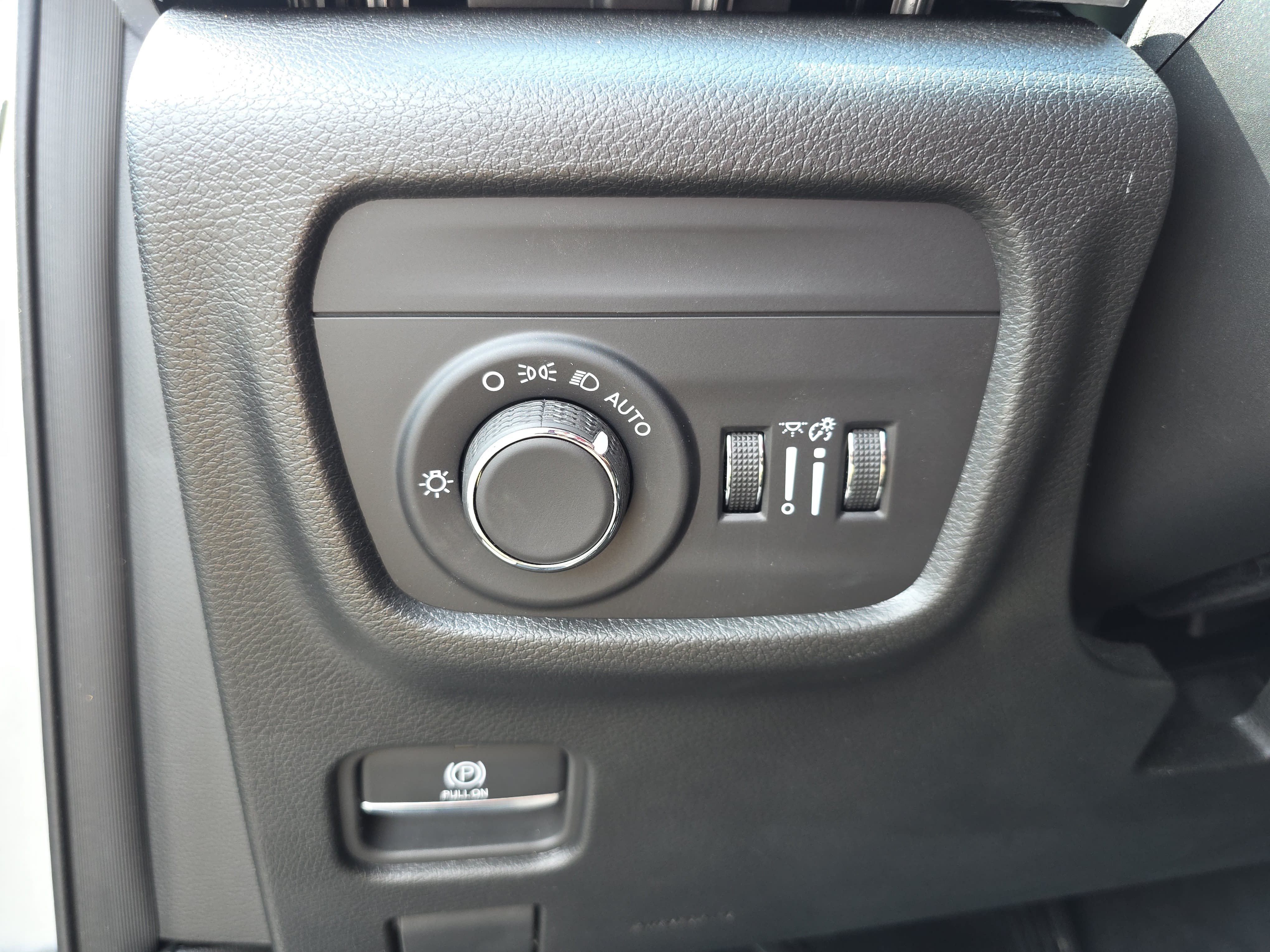 Used 2025 Jeep Grand Cherokee L Laredo w/ Trailer Tow Package AWD/4WD image 23