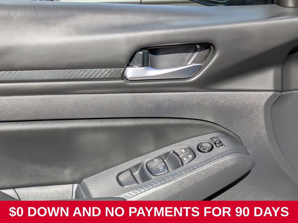 Used 2025 Nissan Altima 2.5 SV FWD image 13