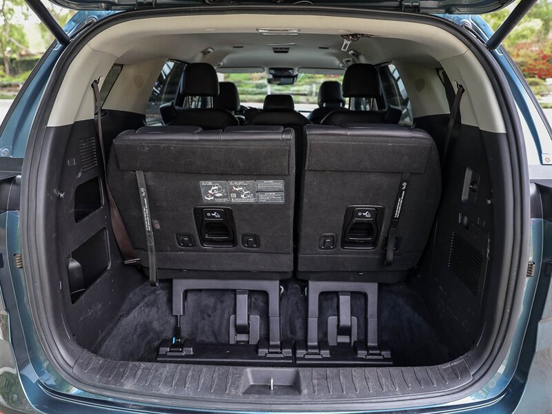 Used 2024 Kia Carnival EX FWD image 33