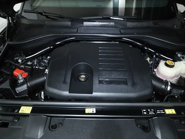 Used 2025 Land Rover Range Rover SE AWD/4WD image 37
