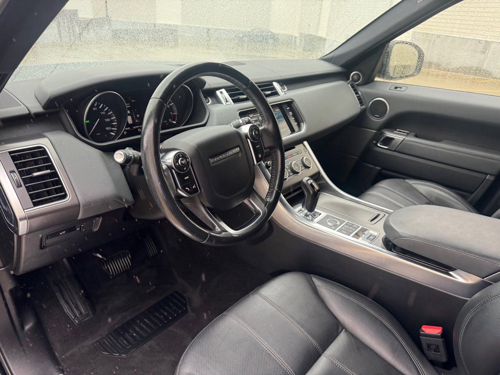 Used 2015 Land Rover Range Rover Sport SE image 11