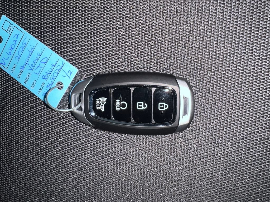 Used 2025 Hyundai Venue Limited FWD image 31