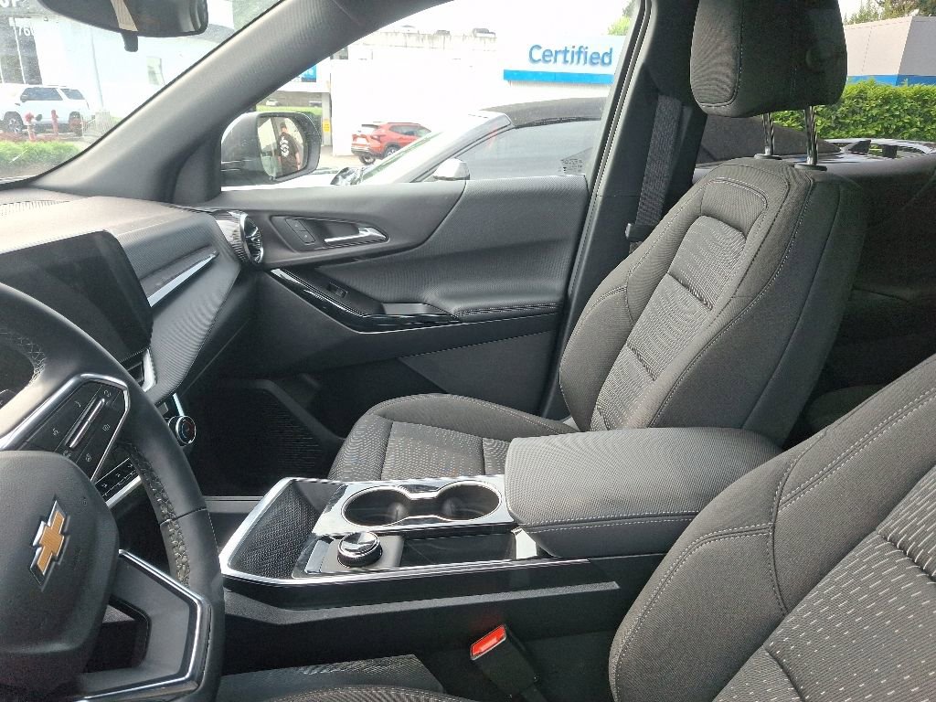 Used 2026 Chevrolet Equinox LT AWD/4WD image 8