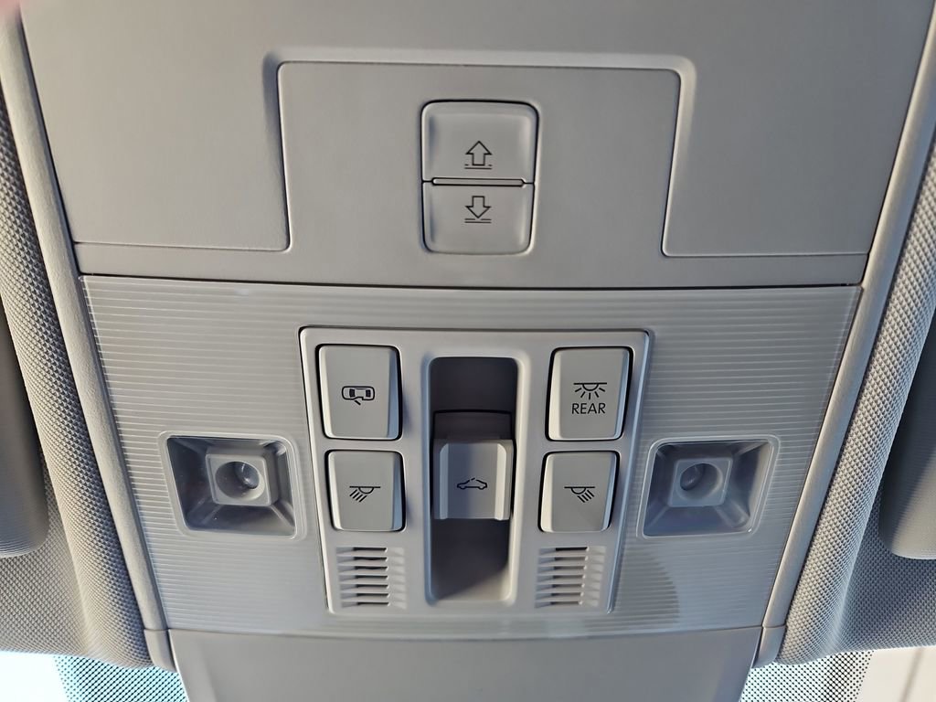 Used 2024 Volkswagen Tiguan Wolfsburg Edition image 21