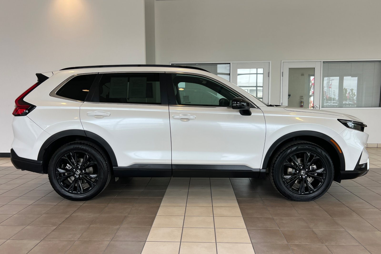 Used 2024 Honda CR-V Sport Touring image 3