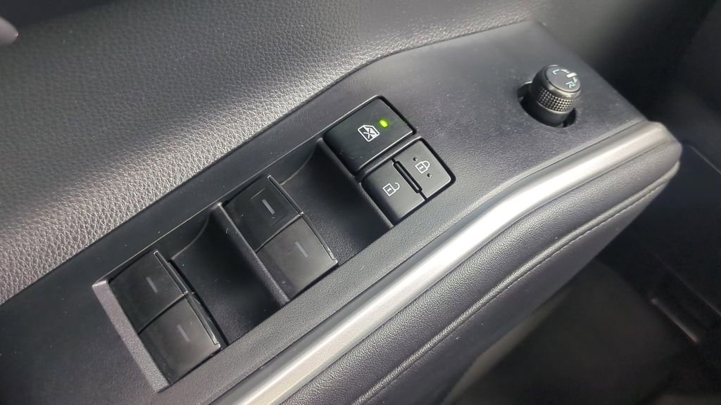 Used 2020 Toyota Highlander XLE FWD image 20
