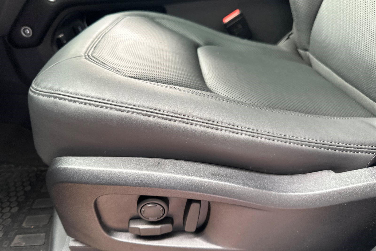 Used 2025 Land Rover Defender 110 S image 17