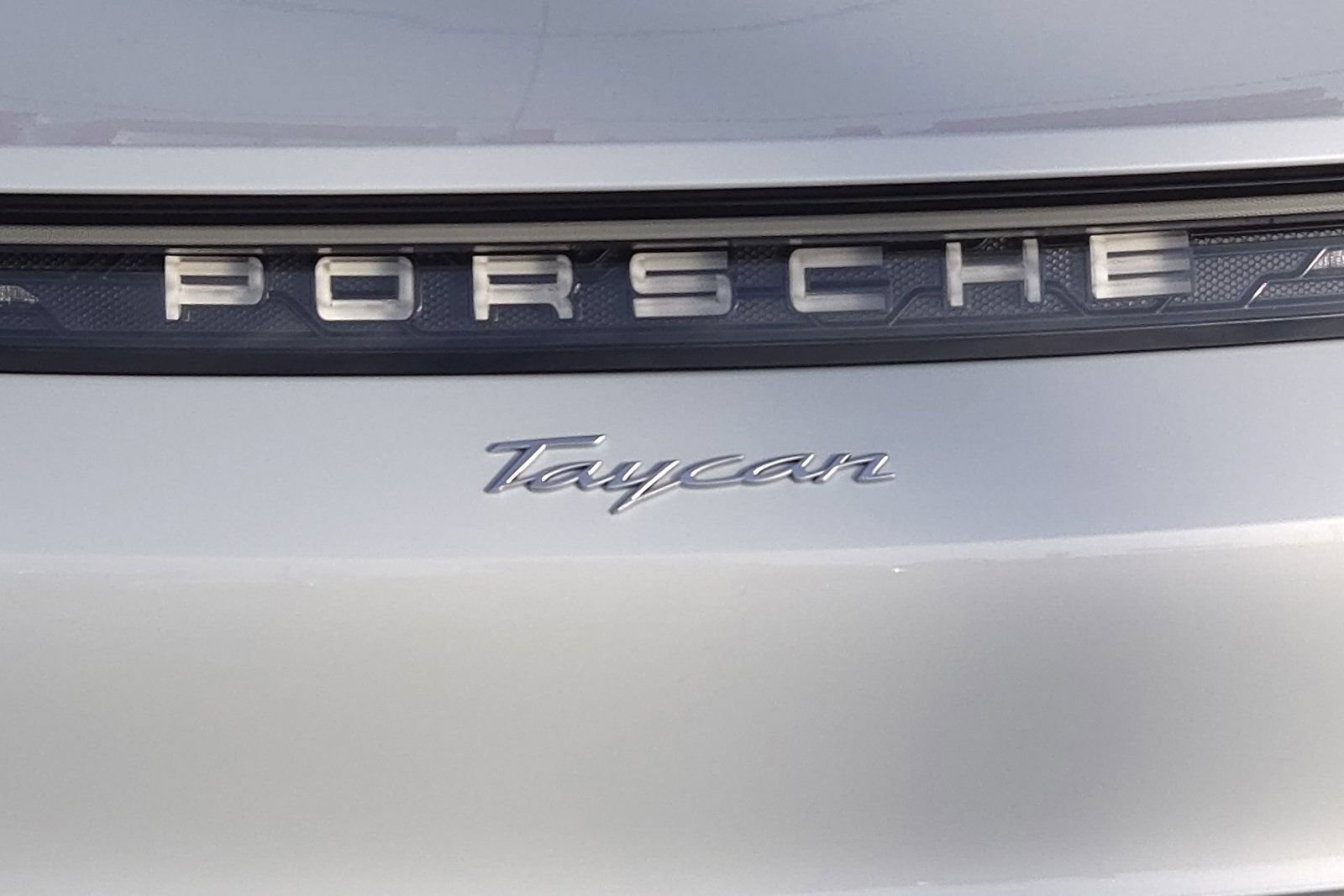 Used 2025 Porsche Taycan RWD image 12