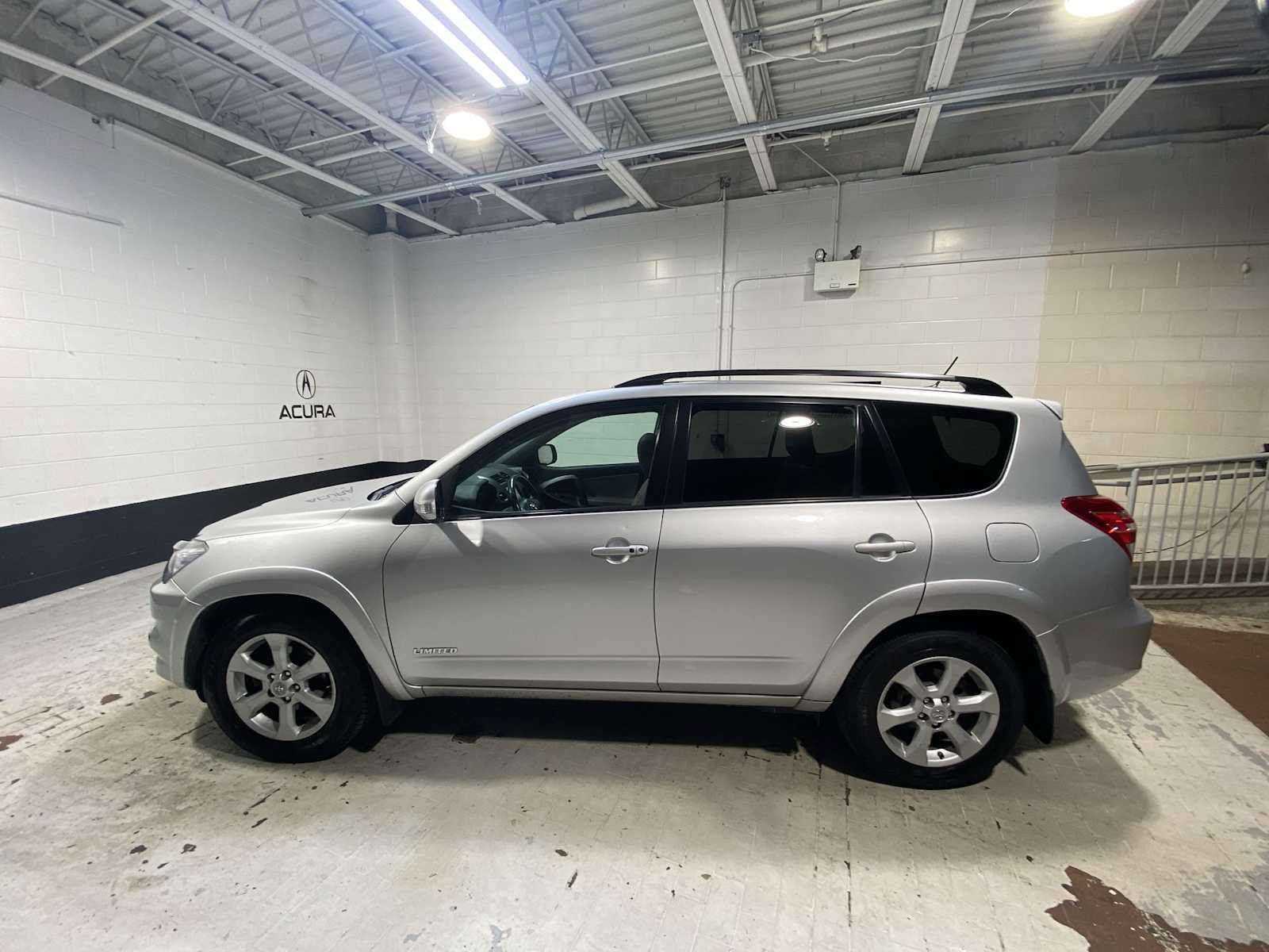 Used 2011 Toyota RAV4 Limited w/ Limited Extra Value Pkg AWD/4WD image 3