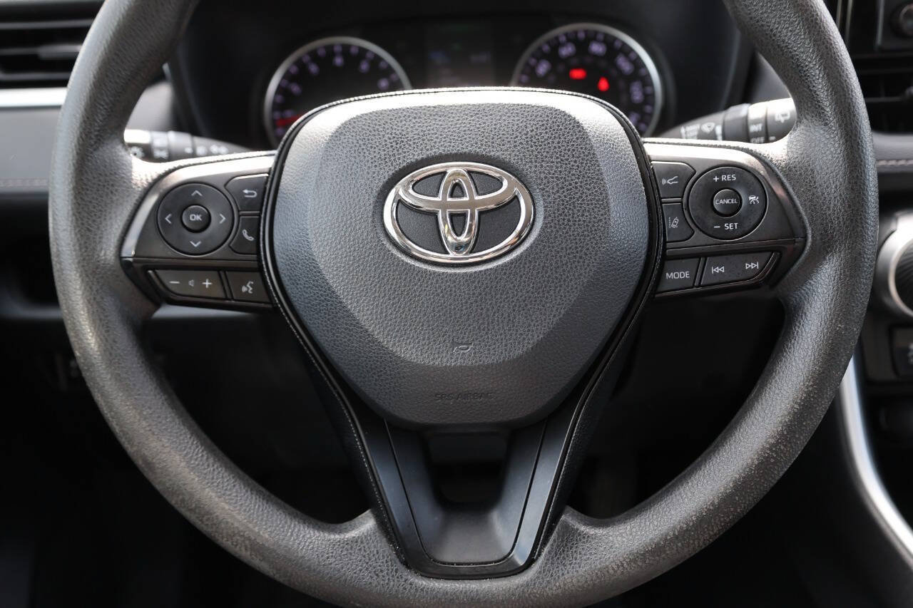 Used 2021 Toyota RAV4 XLE AWD/4WD image 18