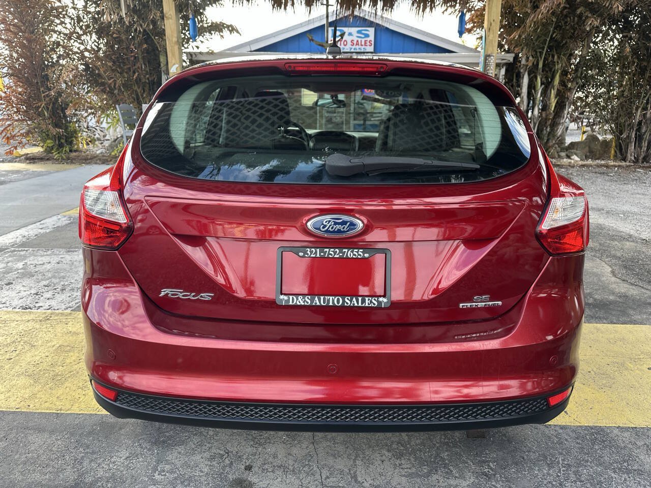 Used 2014 Ford Focus SE w/ Equipment Group 201A FWD image 6