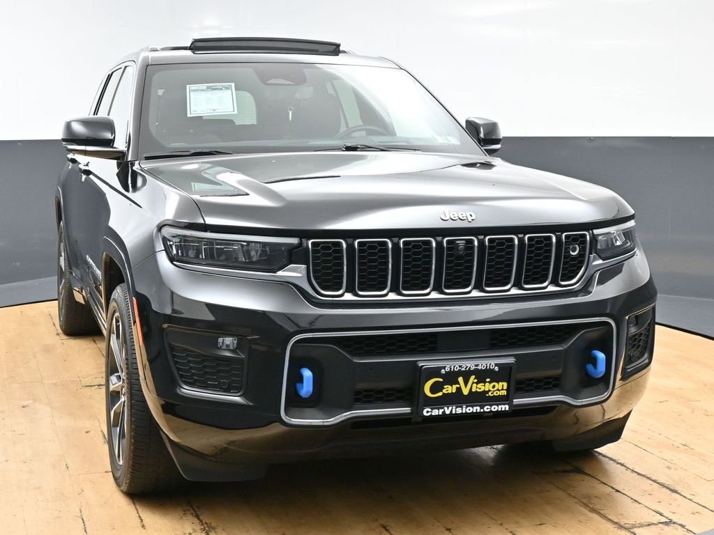 Used 2023 Jeep Grand Cherokee Overland w/ Advanced Protech Group III AWD/4WD image 4