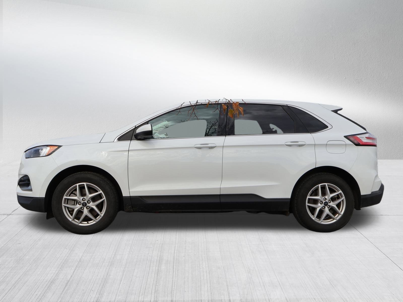 Used 2023 Ford Edge SEL image 4