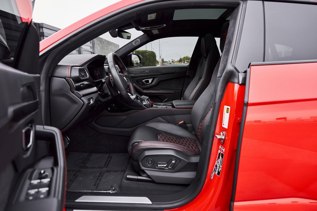 Used 2021 Lamborghini Urus image 32