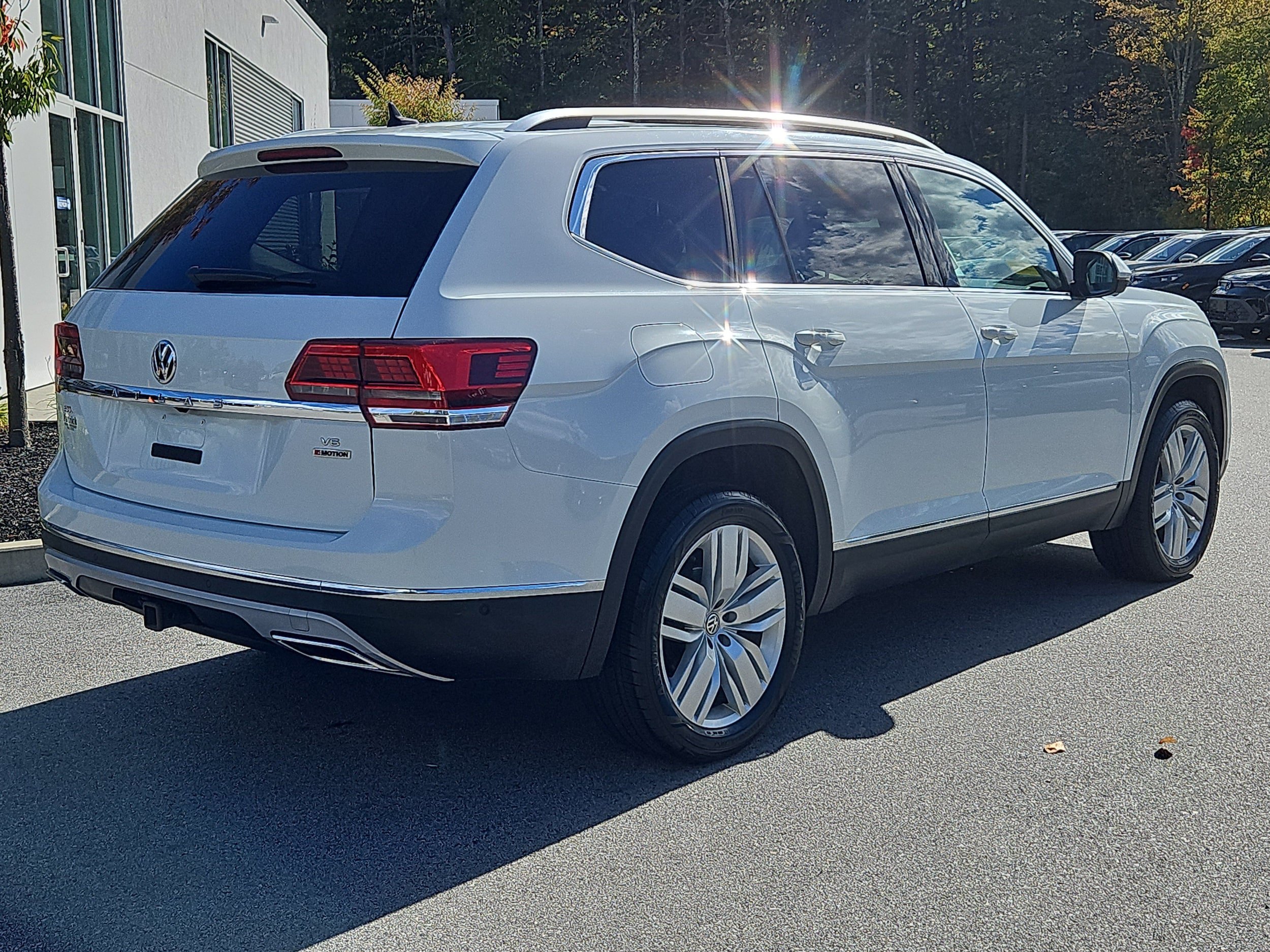 Used 2018 Volkswagen Atlas SEL Premium AWD/4WD image 2