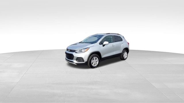 Used 2022 Chevrolet Trax LT w/ LT Convenience Package image 4