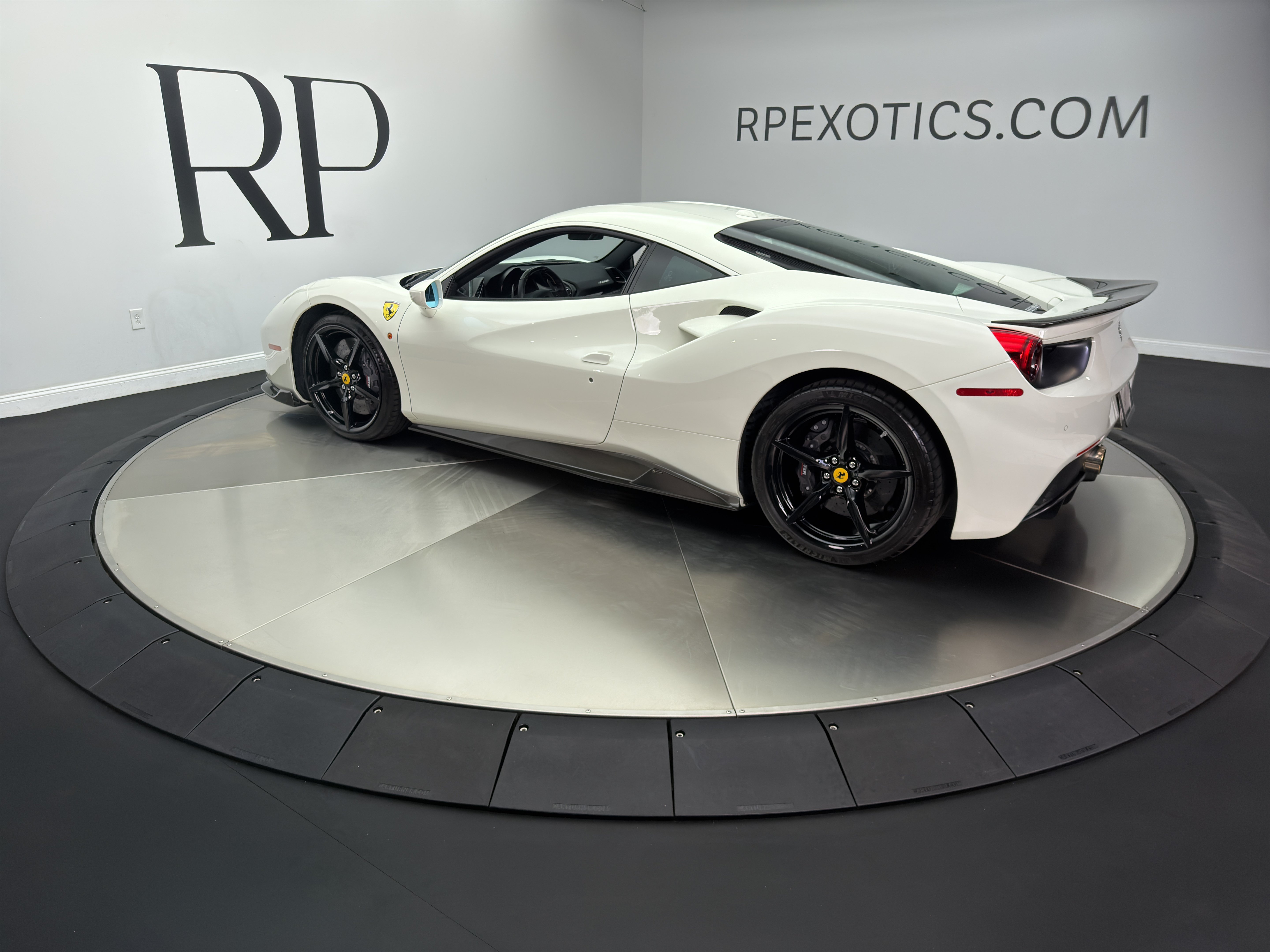 Used 2019 Ferrari 488 GTB RWD image 11
