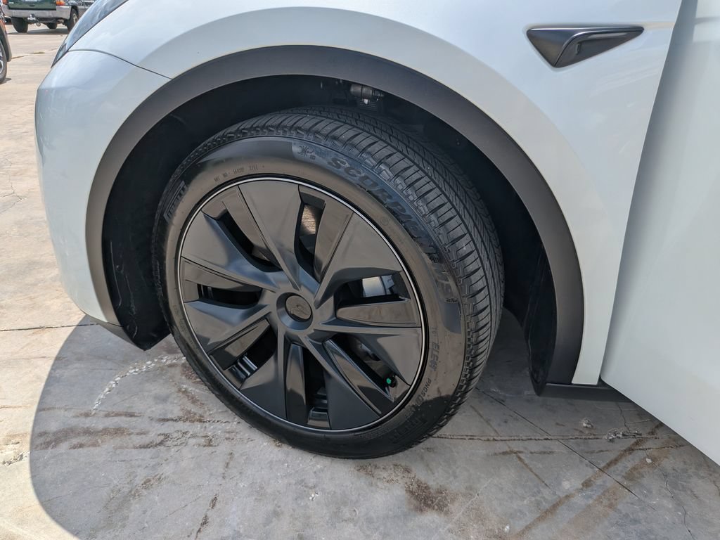 Used 2024 Tesla Model Y Long Range AWD/4WD image 33