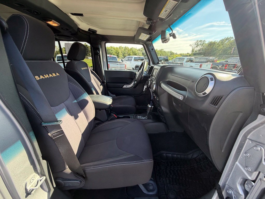 Used 2014 Jeep Wrangler Unlimited Sahara w/ Connectivity Group AWD/4WD image 22