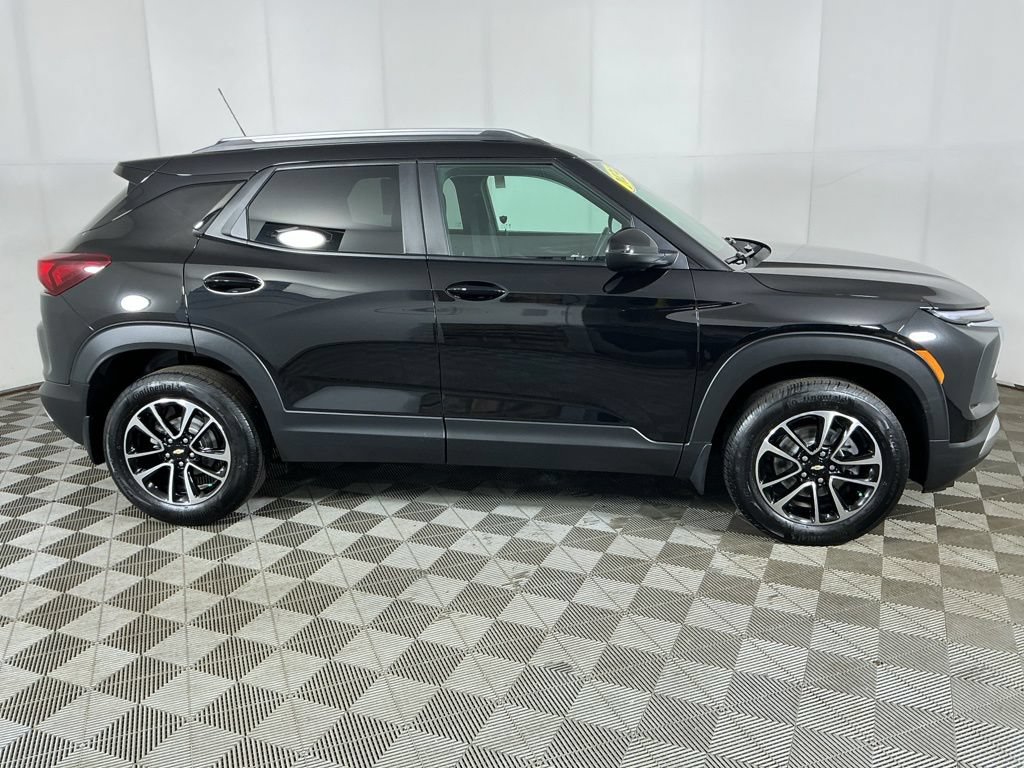 Used 2024 Chevrolet TrailBlazer LT w/ LT Cold Weather Package AWD/4WD image 17