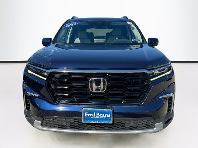 Certified 2025 Honda Pilot Touring image 2