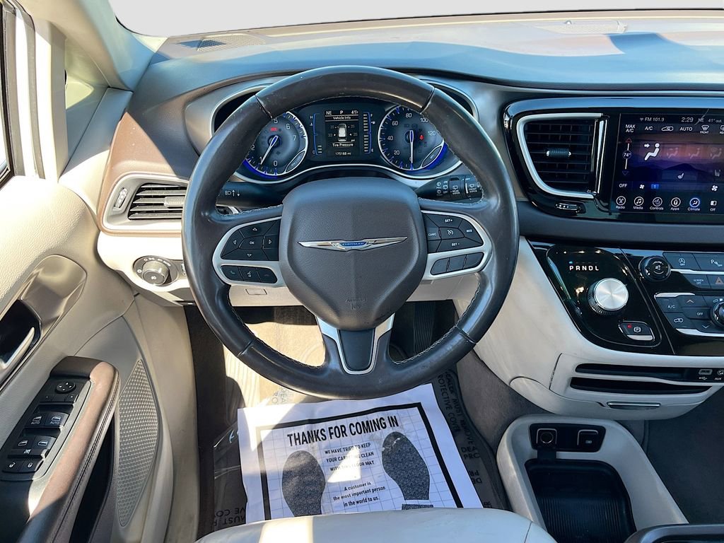Used 2017 Chrysler Pacifica Touring-L image 20