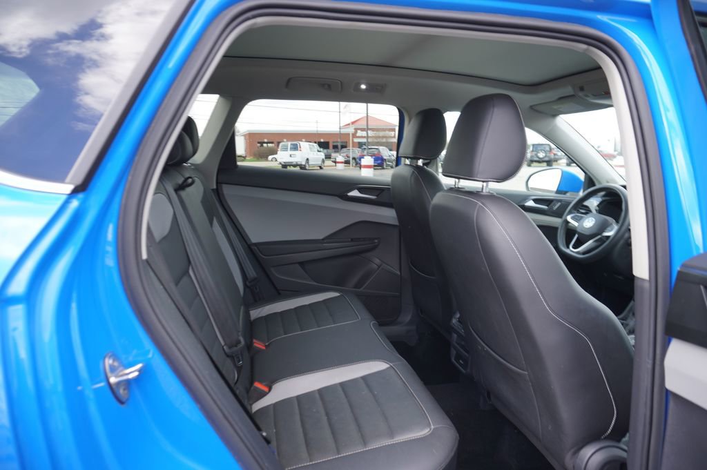 Used 2022 Volkswagen Taos SEL w/ Panoramic Sunroof Package image 7