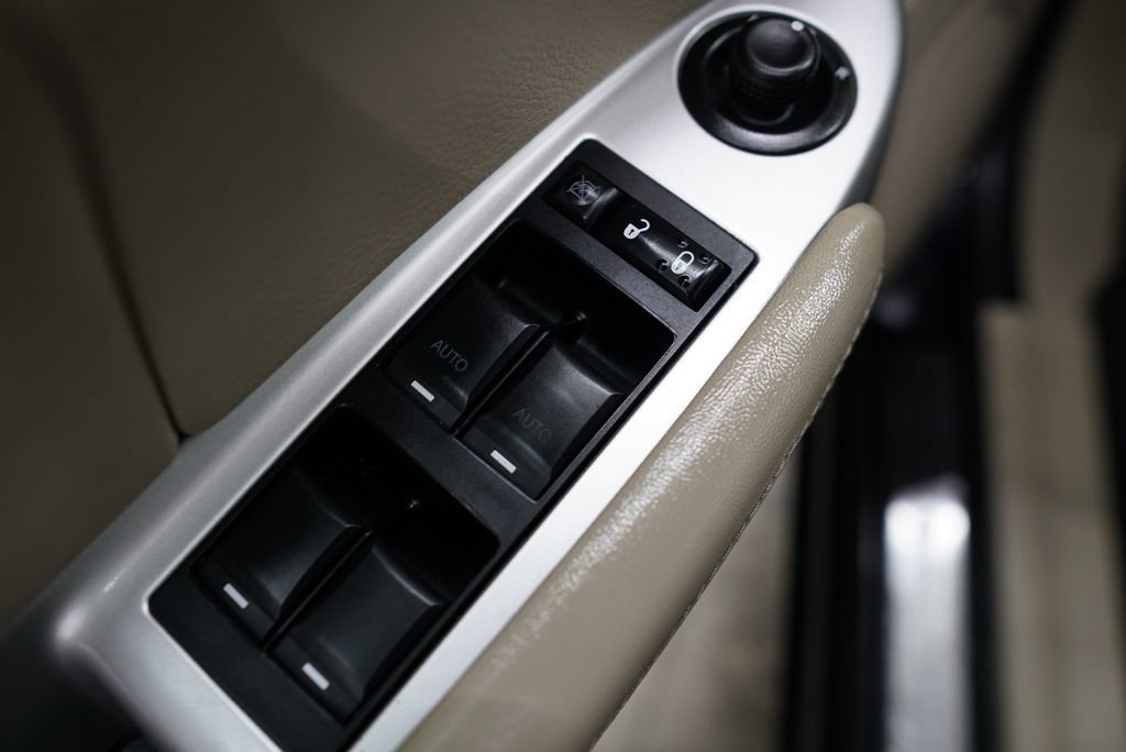 Used 2012 Chrysler 200 Limited FWD image 19
