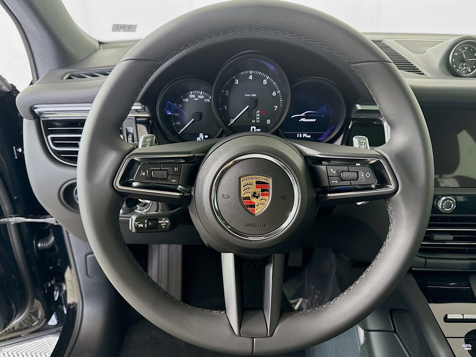 Certified 2025 Porsche Macan AWD/4WD image 14
