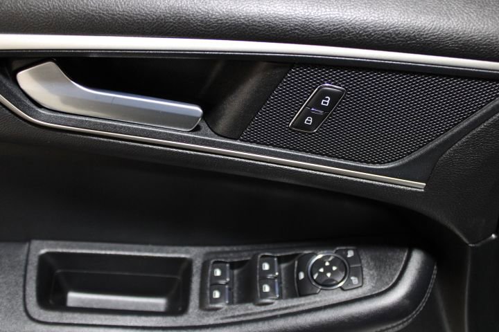 Used 2022 Ford Edge SEL image 16