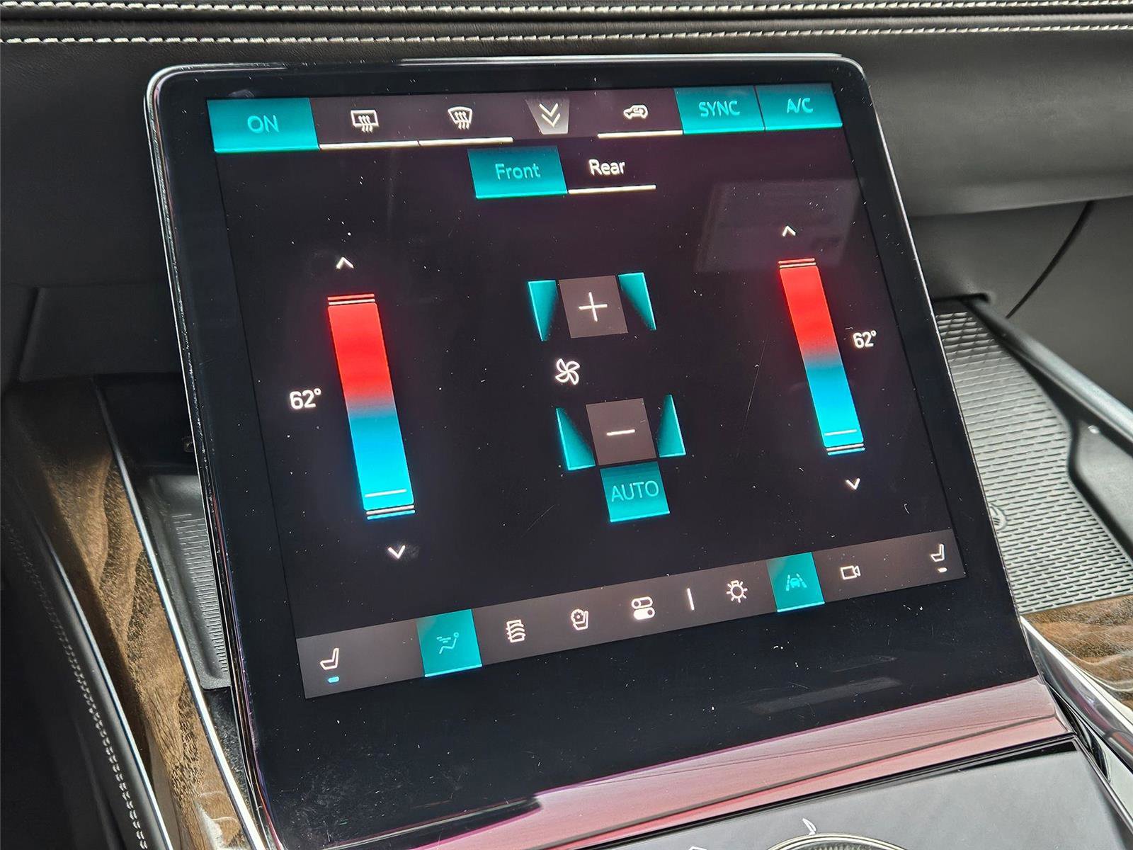 Certified 2025 Cadillac Escalade Sport Platinum w/ LPO, Floor Liner Package AWD/4WD image 19