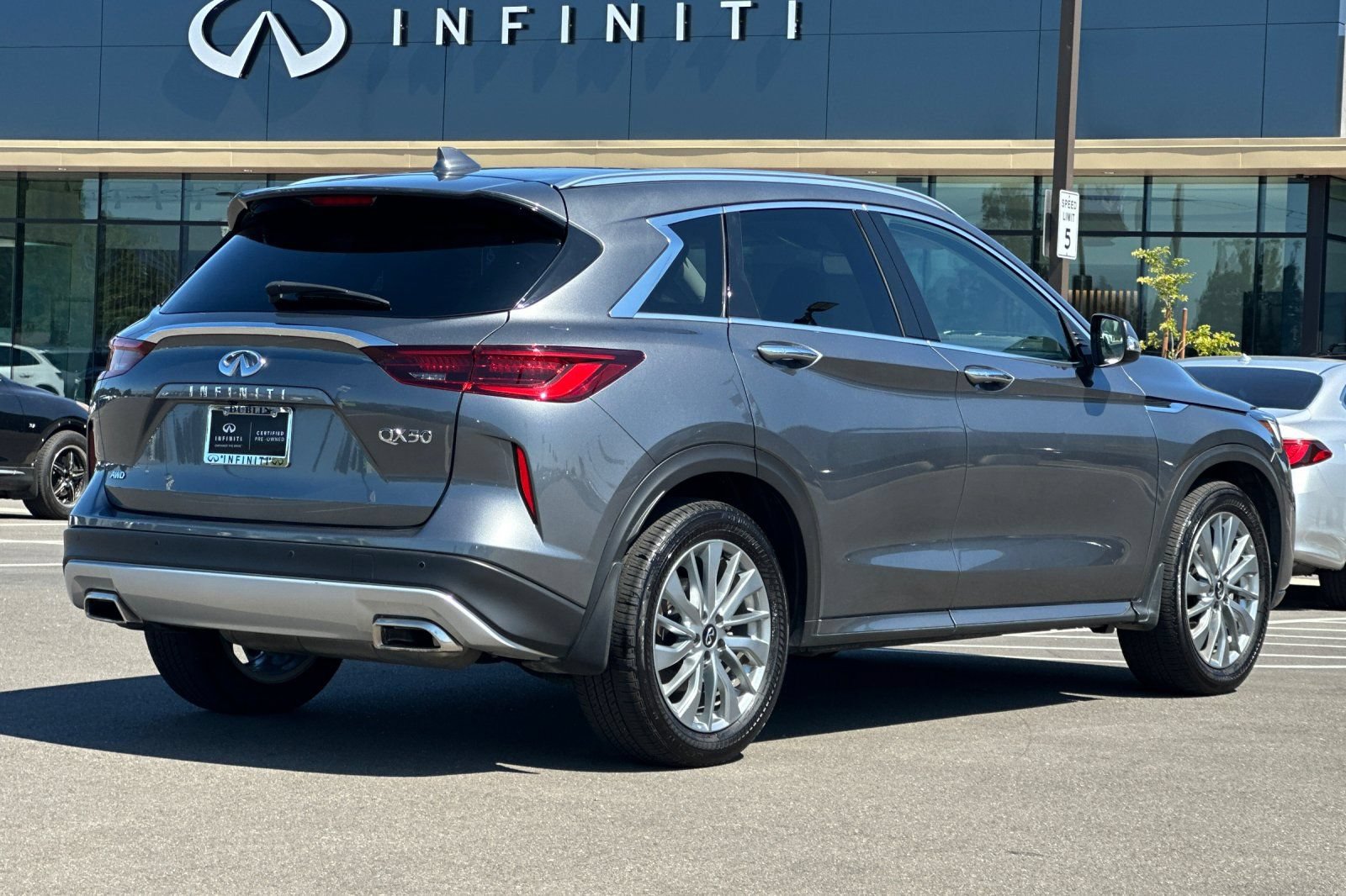 Certified 2025 INFINITI QX50 Luxe AWD/4WD image 4