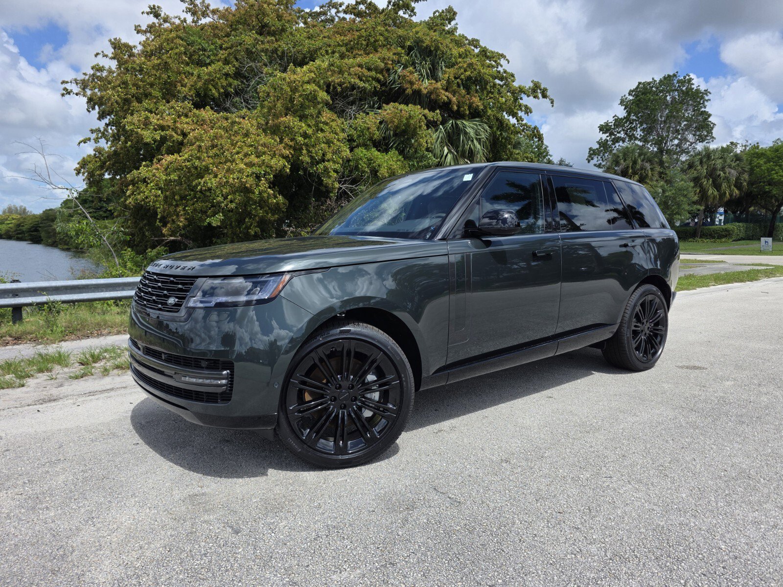 New 2026 Land Rover Range Rover Long Wheelbase SE AWD/4WD image 1