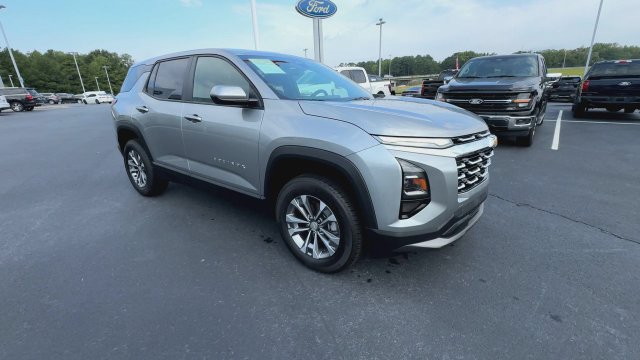 Used 2026 Chevrolet Equinox LT AWD/4WD image 2