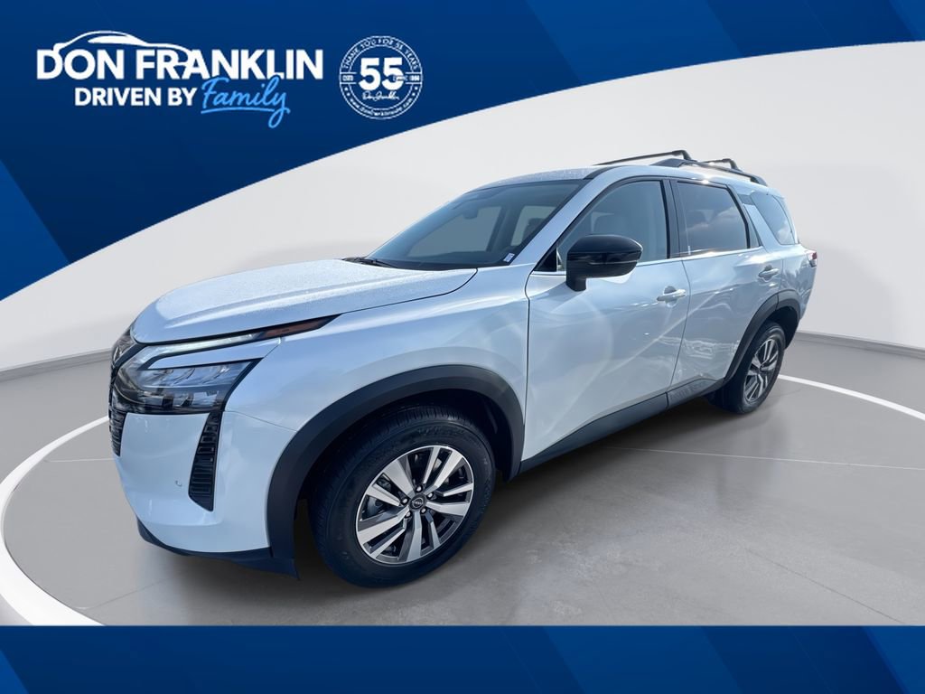 New 2026 Nissan Pathfinder SL image 1
