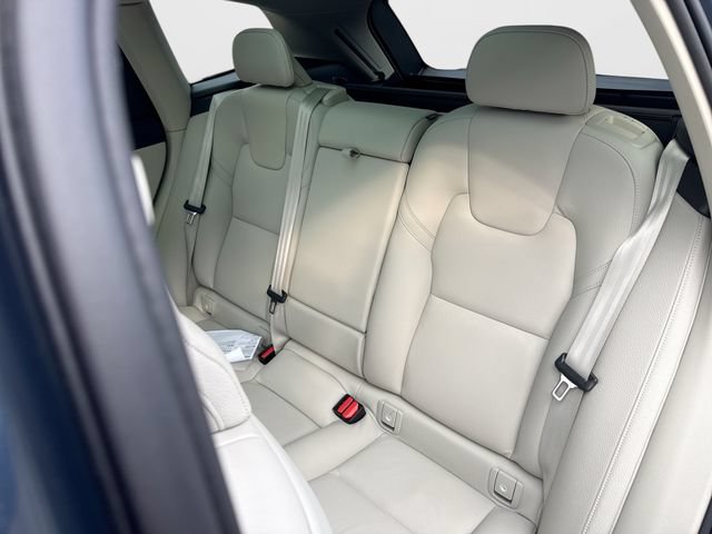 Certified 2025 Volvo XC60 T8 Plus w/ Protection Package Premier AWD/4WD image 28